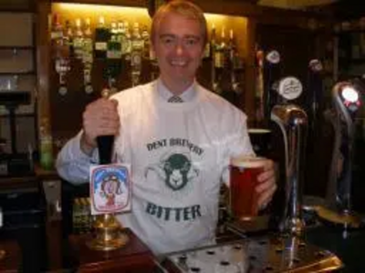 Tim Farron MP pulling a pint of Dent Brewery beer in the Strangers Bar