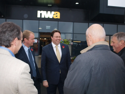 South Lakes MP Tim Farron welcomed Defra minister Dan Rogerson MP to the South Lakeland Auction Mart this morning to meet with farmers and broadband campaigners.