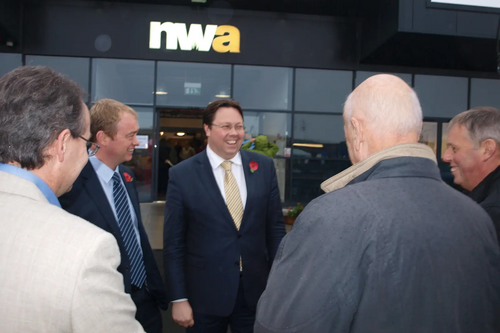 South Lakes MP Tim Farron welcomed Defra minister Dan Rogerson MP to the South Lakeland Auction Mart this morning to meet with farmers and broadband campaigners.